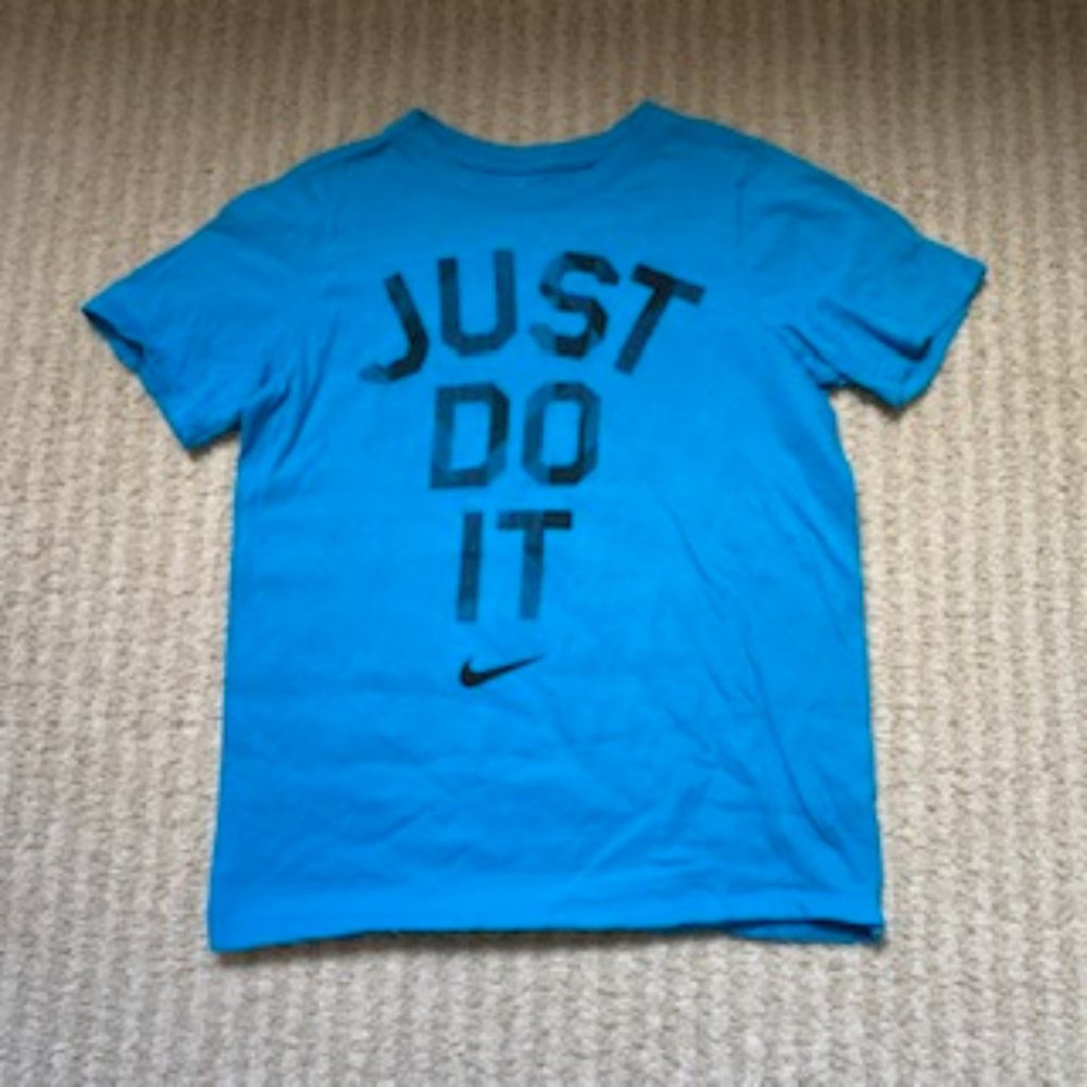 Boys NIKE Tshirt D24